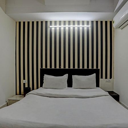 Hotel O Kanak Palace Нью-Дели Экстерьер фото