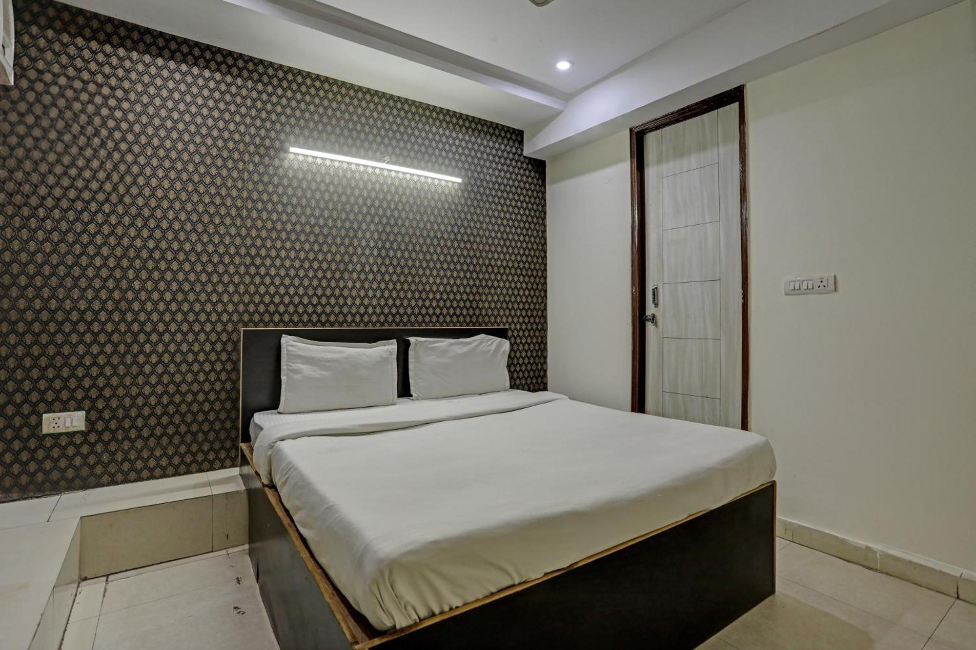 Hotel O Kanak Palace Нью-Дели Экстерьер фото