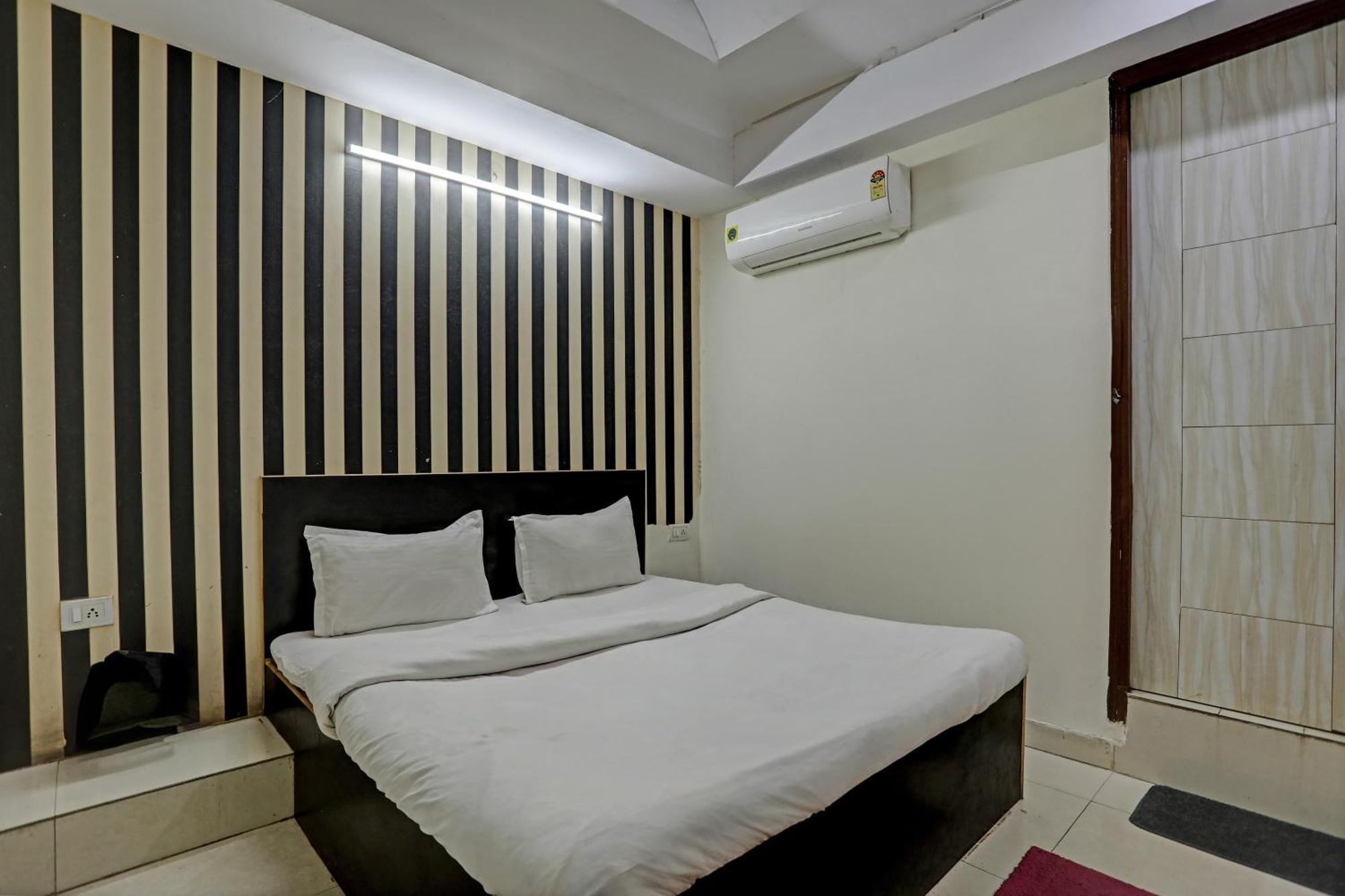 Hotel O Kanak Palace Нью-Дели Экстерьер фото