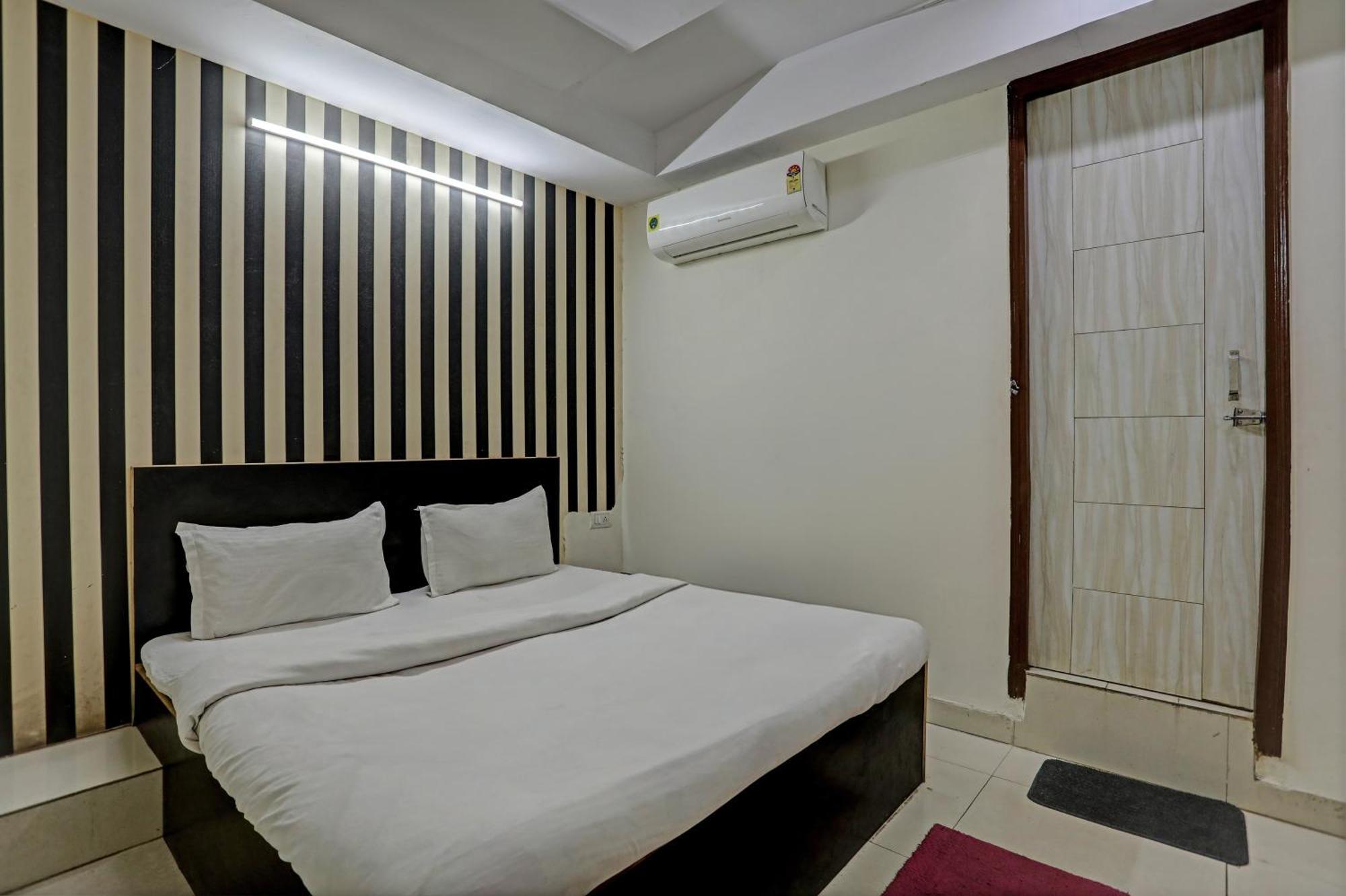 Hotel O Kanak Palace Нью-Дели Экстерьер фото