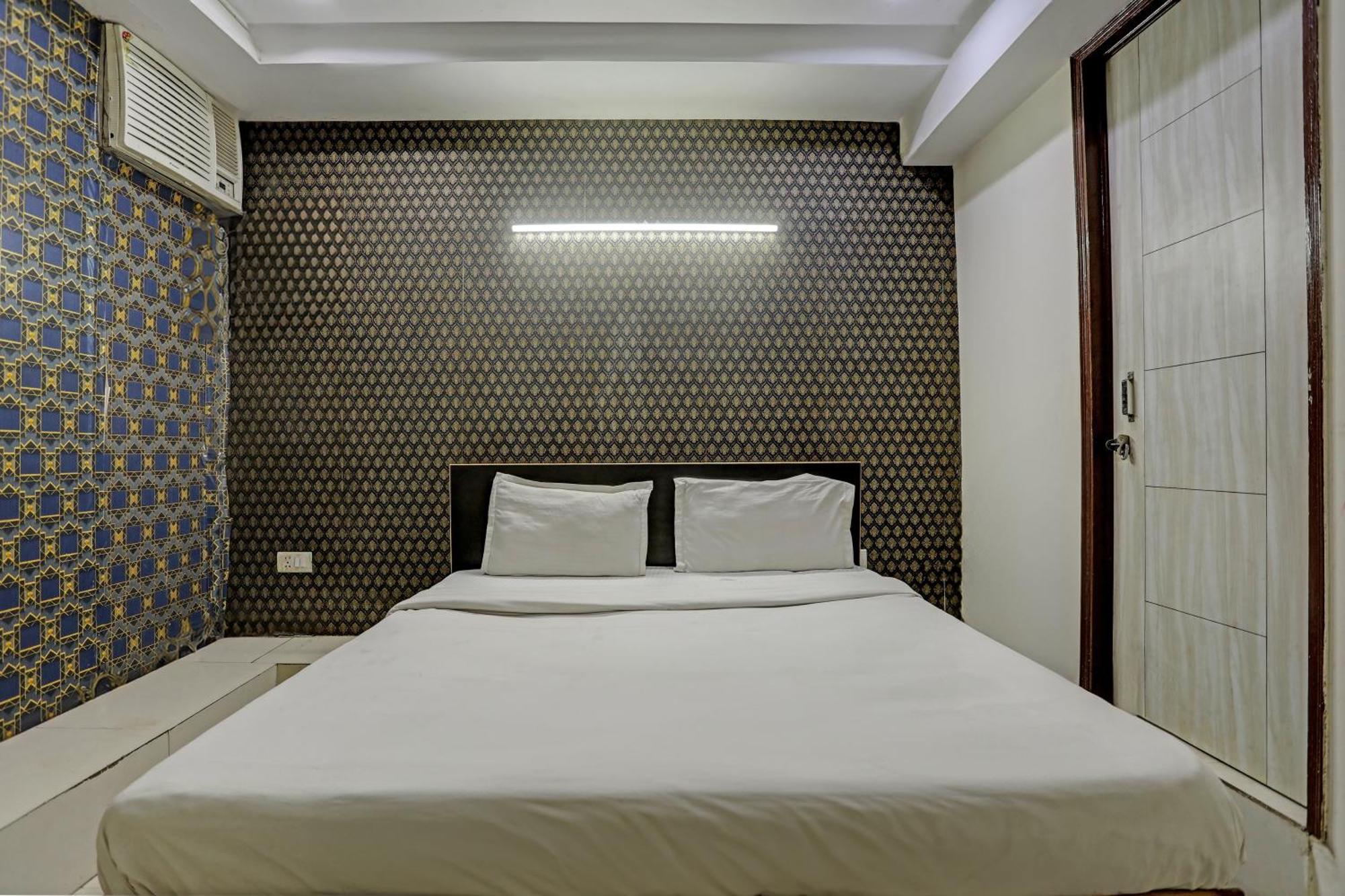 Hotel O Kanak Palace Нью-Дели Экстерьер фото