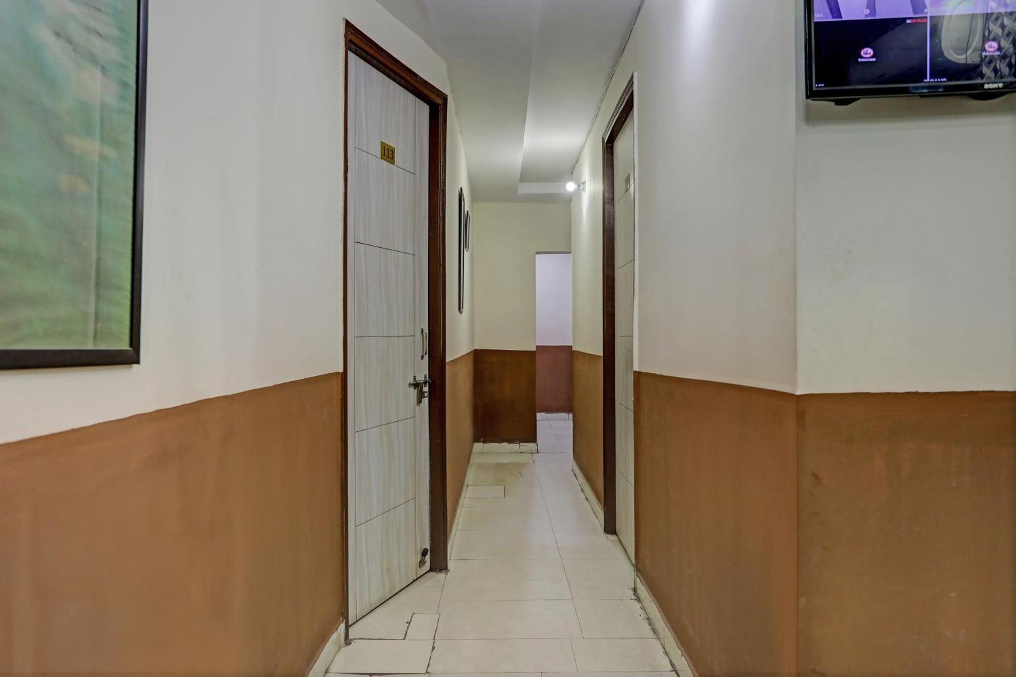 Hotel O Kanak Palace Нью-Дели Экстерьер фото