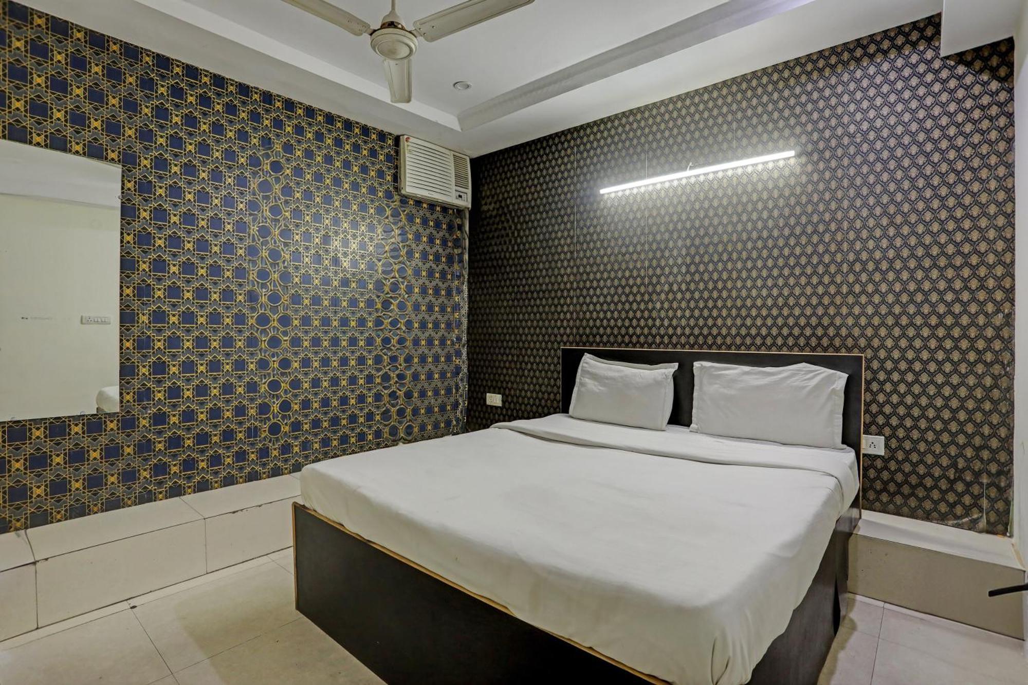 Hotel O Kanak Palace Нью-Дели Экстерьер фото